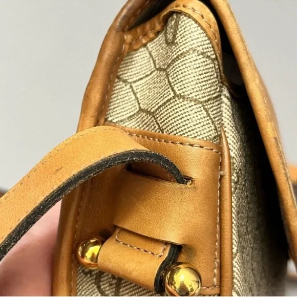 Elegant Tan and Cream Designer Shoulder Bag Set - Picture 8 of 16